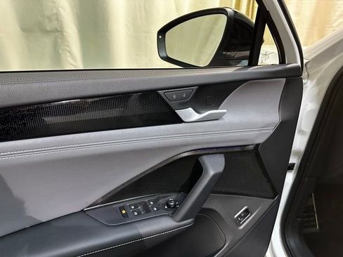 Certified 2025 Volkswagen Tiguan SE R-Line image 13