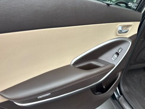 Used 2019 Hyundai Santa Fe XL FWD image 17