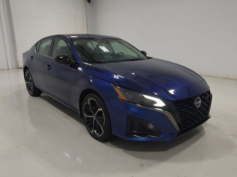 Used 2023 Nissan Altima 2.5 SR AWD/4WD image 13