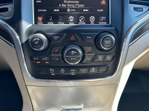 Used 2017 Jeep Grand Cherokee Limited AWD/4WD image 4