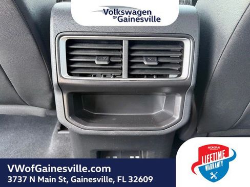 Used 2025 Volkswagen Atlas Cross Sport SE AWD/4WD image 13