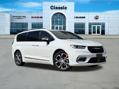 New 2026 Chrysler Pacifica Pinnacle