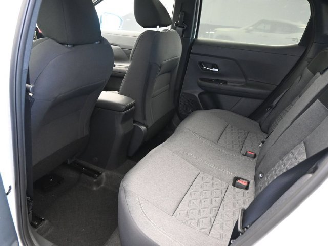 Used 2025 Nissan Kicks SV AWD/4WD image 17