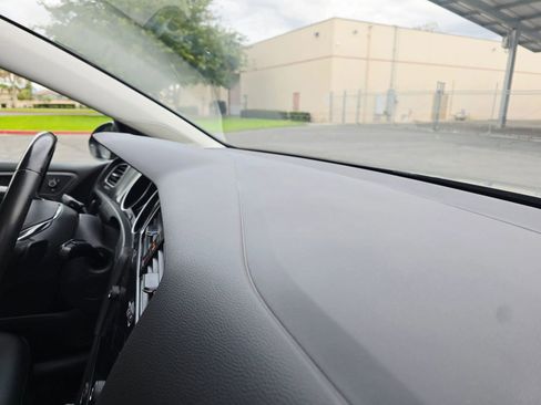 Used 2018 Volkswagen Golf SE image 28