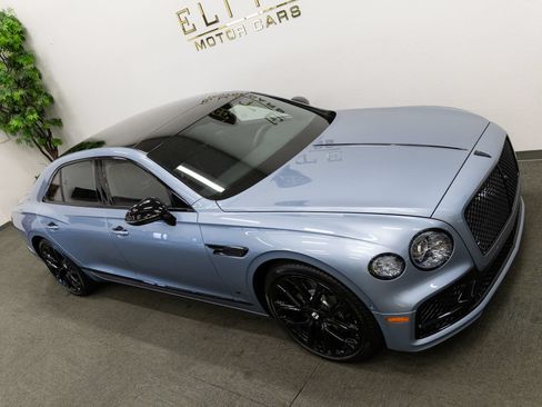 Used 2024 Bentley Flying Spur Plug-In Hybrid AWD/4WD image 28
