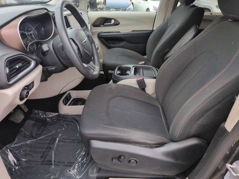 Used 2018 Chrysler Pacifica Touring Plus image 14