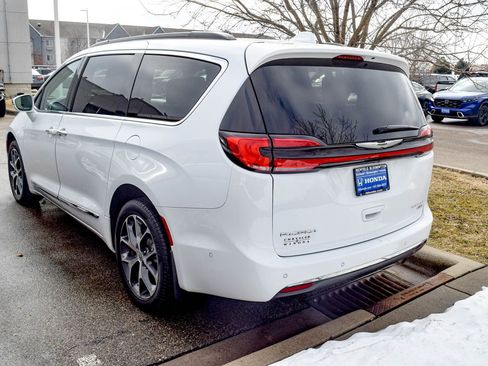 Used 2022 Chrysler Pacifica Limited image 6