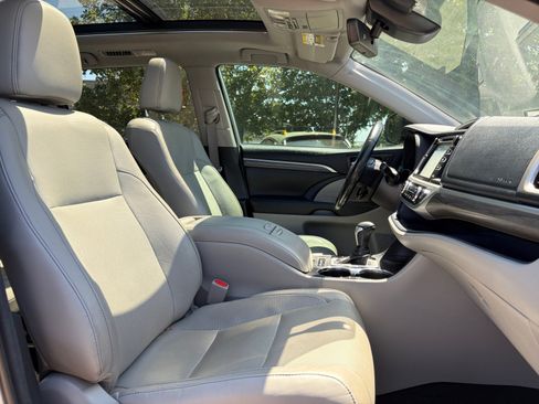 Used 2018 Toyota Highlander Limited Platinum AWD/4WD image 33
