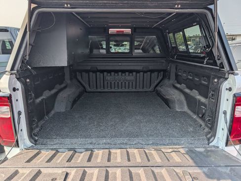 Used 2024 GMC Canyon AT4 w/ AT4 Premium Package AWD/4WD image 11