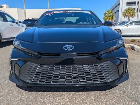 Used 2025 Toyota Camry SE image 7