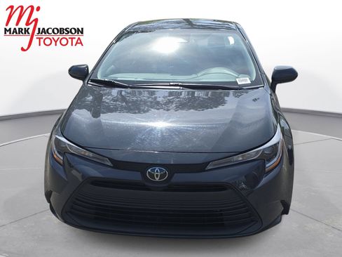 Used 2024 Toyota Corolla LE FWD image 2