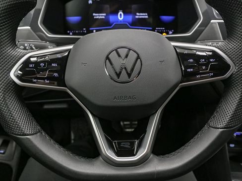 Certified 2024 Volkswagen Tiguan SE R-Line image 41
