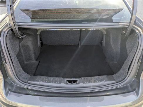 Used 2018 Ford Fiesta SE image 6