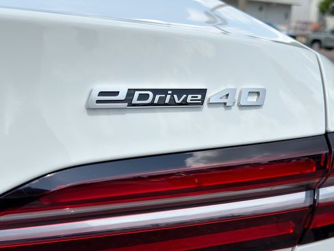 New 2026 BMW i5 eDrive40 image 11