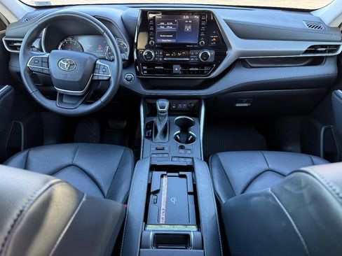 Used 2022 Toyota Highlander XLE image 12