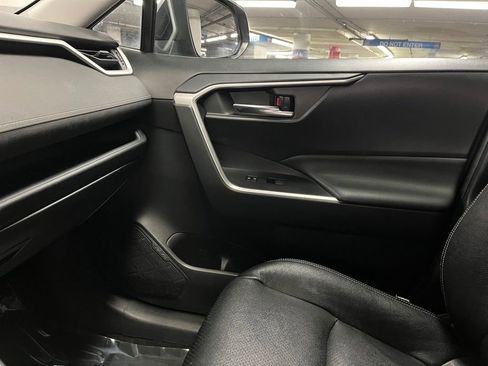 Used 2020 Toyota RAV4 XLE image 30