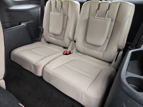 Used 2018 Ford Explorer XLT w/ Equipment Group 202A image 10