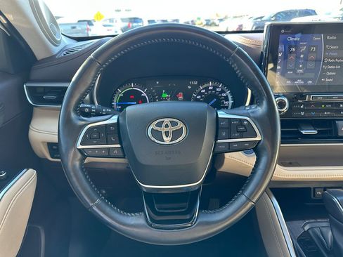 Used 2021 Toyota Highlander Platinum image 21