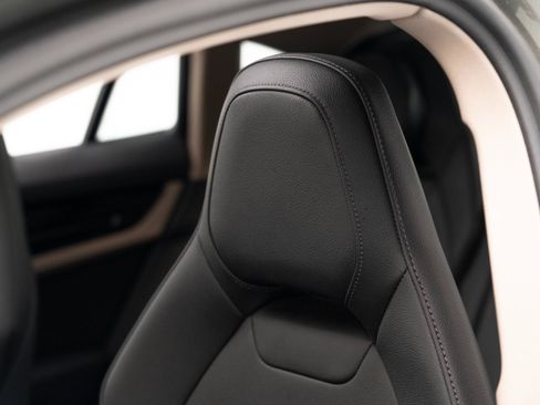 Used 2025 Porsche Panamera 4 image 19