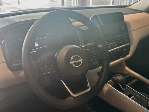 Used 2023 Nissan Pathfinder SL AWD/4WD image 18