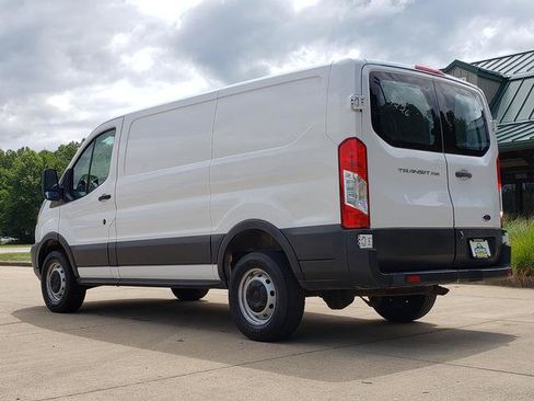 Used 2016 Ford Transit 250 130 Low Roof RWD image 3