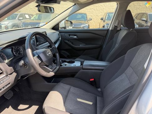 Used 2025 Nissan Rogue SV FWD image 29