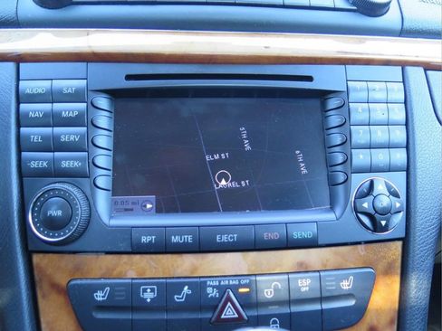 Used 2008 Mercedes-Benz E 350 4MATIC Sedan image 17