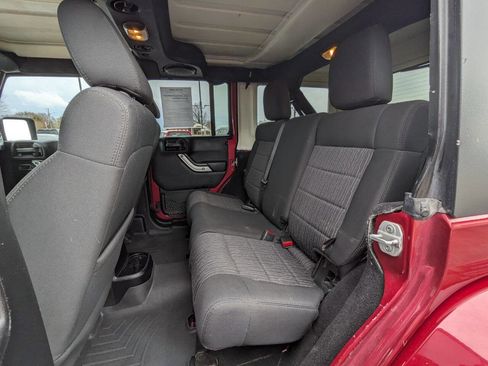 Used 2012 Jeep Wrangler Unlimited Sahara image 11