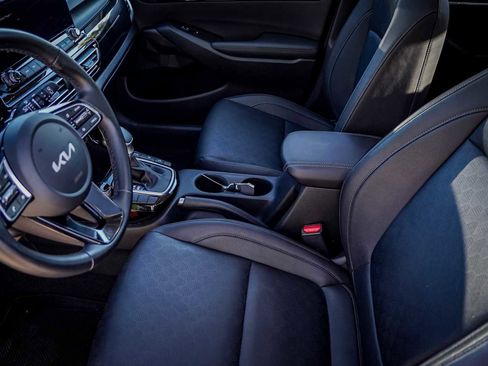 Certified 2022 Kia Seltos EX image 11