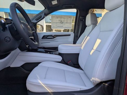 New 2025 Chevrolet Suburban Premier image 25