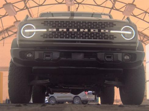 Used 2025 Ford Bronco Badlands AWD/4WD image 3