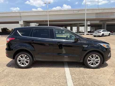 Used 2017 Ford Escape SE FWD image 6