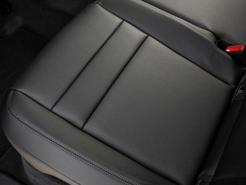 Certified 2026 Porsche Cayenne AWD/4WD image 32