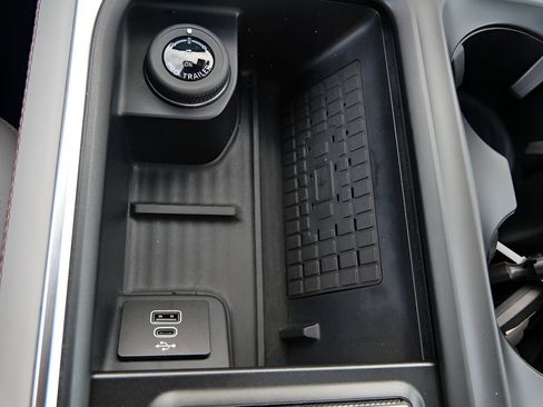 Used 2025 Ford Expedition Active AWD/4WD image 25