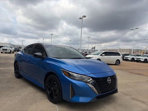 Used 2025 Nissan Sentra SR w/ SR Premium Package image 5