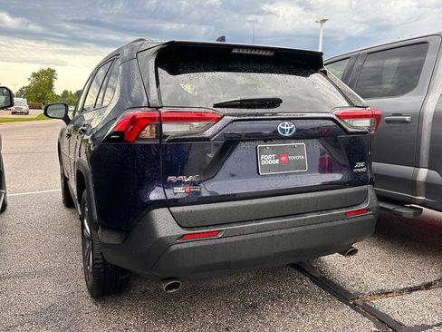 Used 2023 Toyota RAV4 XLE Premium AWD/4WD image 5