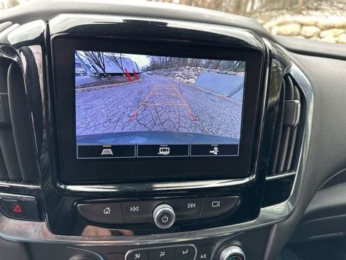 Used 2023 Chevrolet Traverse LT image 20