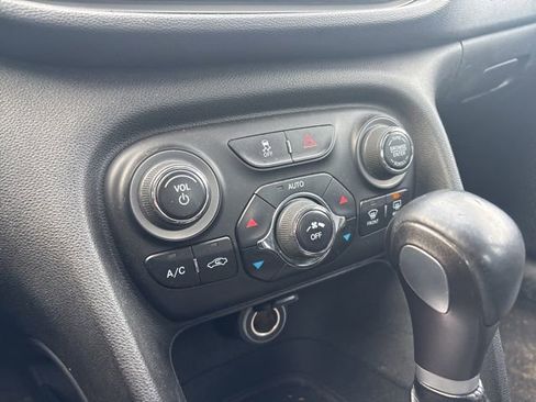 Used 2015 Dodge Dart Limited image 17