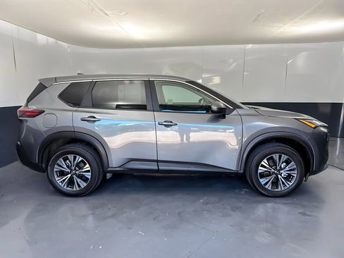 Used 2023 Nissan Rogue SV FWD image 2