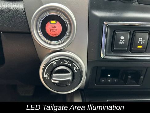 Used 2021 Nissan Titan SV w/ SV Convenience Package AWD/4WD image 33