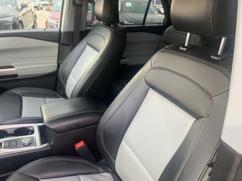 Used 2023 Ford Explorer XLT w/ Equipment Group 202A AWD/4WD image 13
