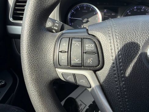 Used 2019 Toyota Highlander LE FWD image 14