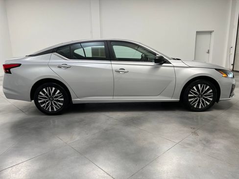 Used 2024 Nissan Altima 2.5 SV AWD/4WD image 10