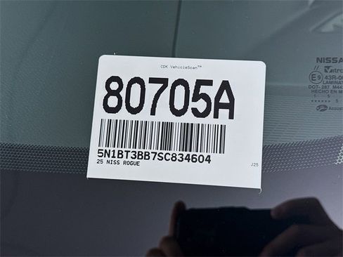Certified 2025 Nissan Rogue SV image 31