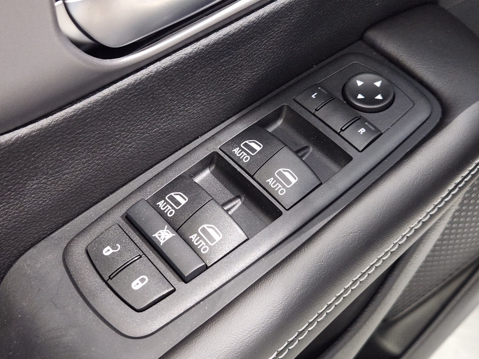 New 2027 Chrysler Pacifica Select FWD image 29