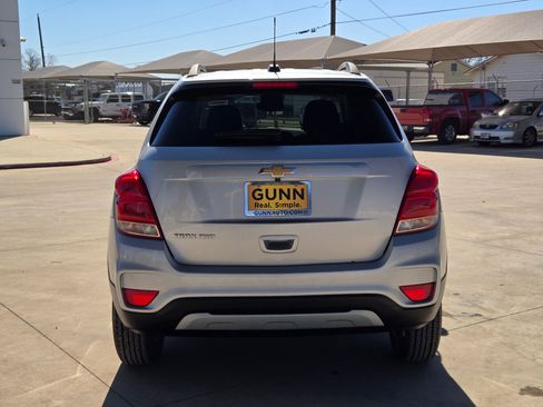 Certified 2022 Chevrolet Trax LT w/ LT Convenience Package image 4