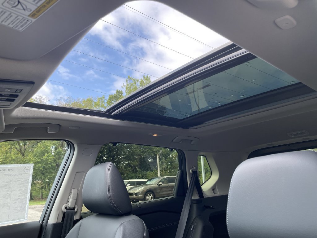 Certified 2025 Nissan Rogue SL w/ Tech Package AWD/4WD image 29