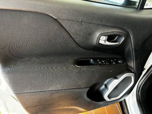 Used 2020 Jeep Renegade Latitude image 14