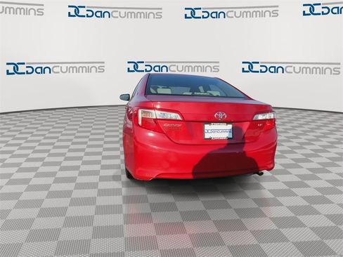 Used 2012 Toyota Camry LE image 7