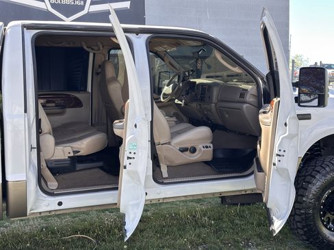 Used 2004 Ford F250 Lariat image 26